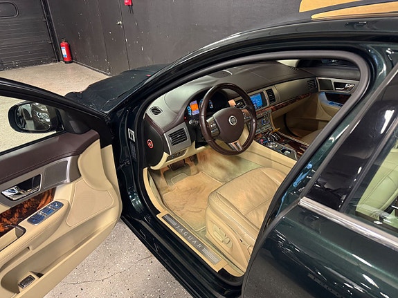 Jaguar XF 9 of 24
