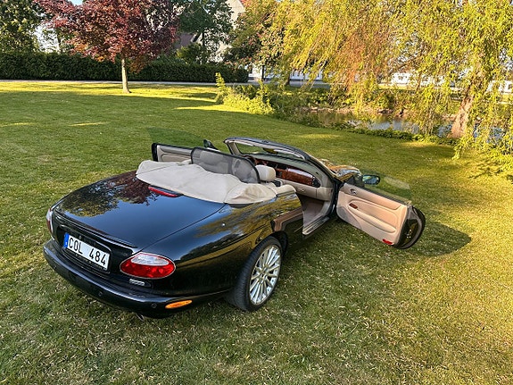 Jaguar XKR 3 of 10