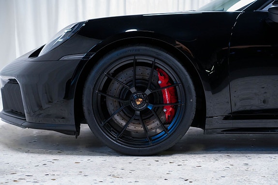 Porsche 911 Carrera GTS 7 of 11