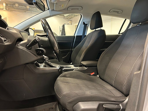 Peugeot 308 6 of 8