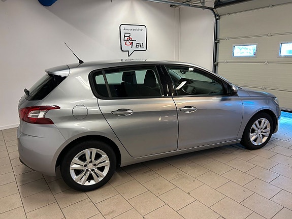 Peugeot 308 2 of 5
