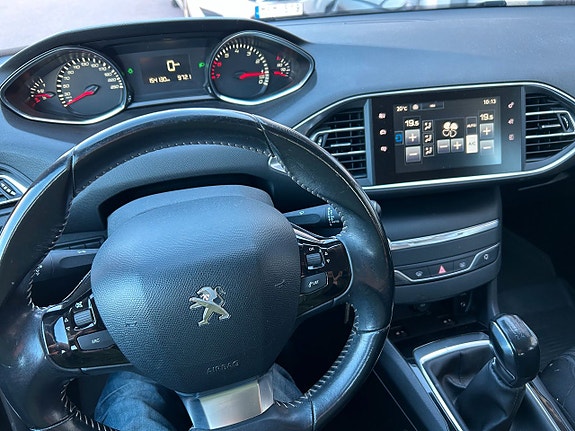 Peugeot 308 8 of 8