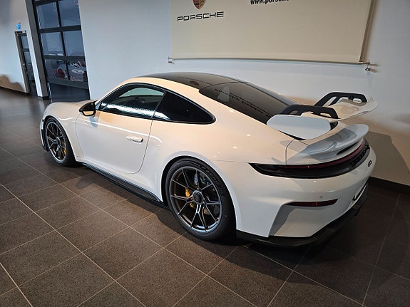 Porsche 911 GT3 3 of 5
