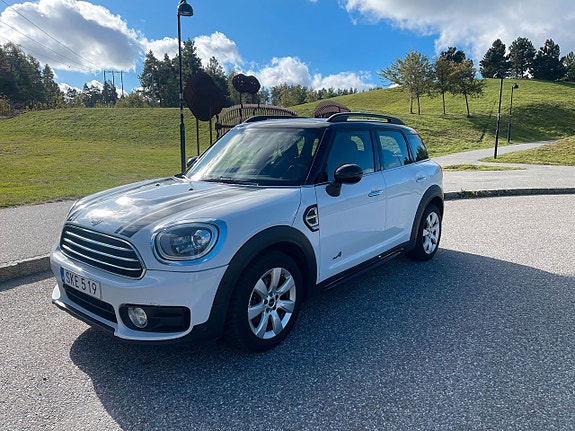 MINI Countryman Cooper 2 of 5