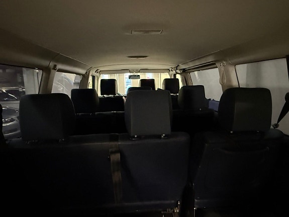 Volkswagen Caravelle 9 of 14
