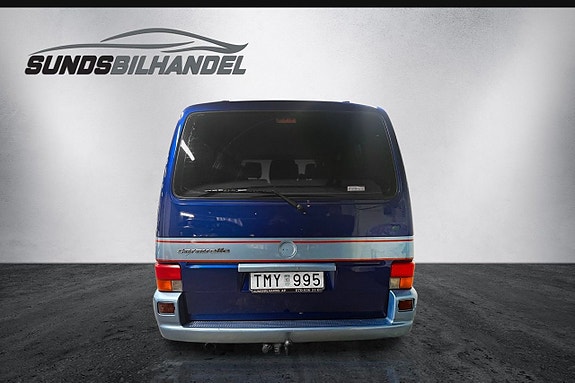Volkswagen Caravelle 4 of 5