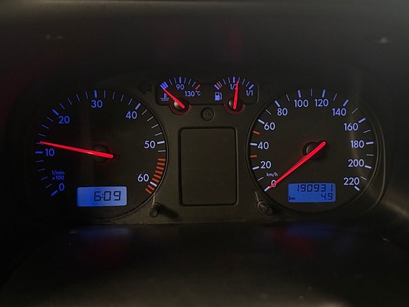 Volkswagen Caravelle 11 of 14
