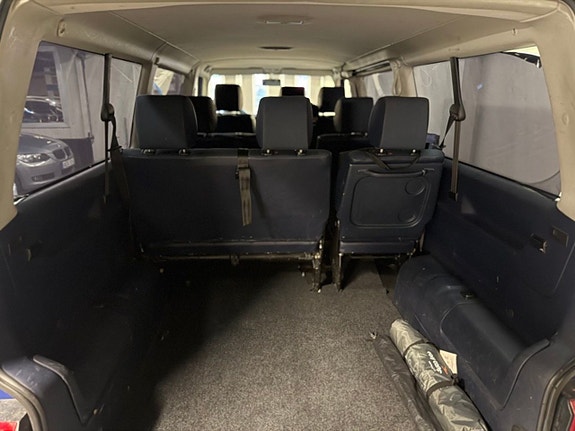 Volkswagen Caravelle 10 of 14