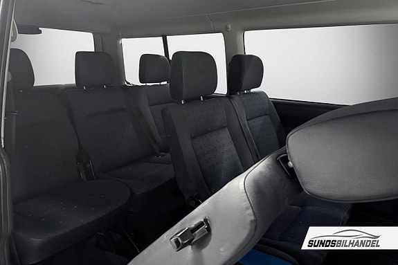 Volkswagen Caravelle 8 of 14