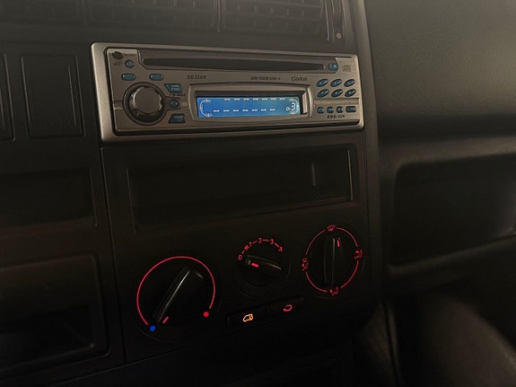 Volkswagen Caravelle 13 of 14