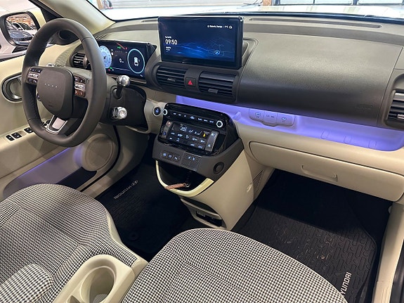Hyundai IONIQ 8 of 13