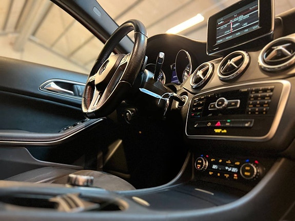 Mercedes-Benz GLA200 14 of 16