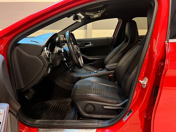 Mercedes-Benz GLA200 9 of 16