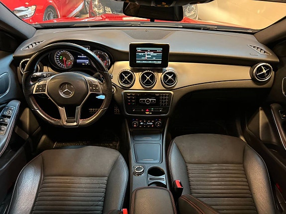 Mercedes-Benz GLA200 12 of 16