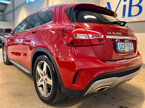 Mercedes-Benz GLA200 4 of 16