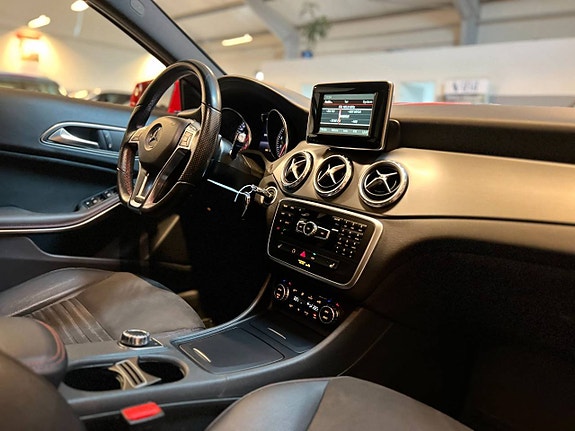 Mercedes-Benz GLA200 15 of 16