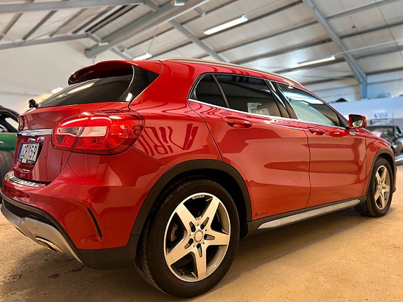 Mercedes-Benz GLA200 6 of 16