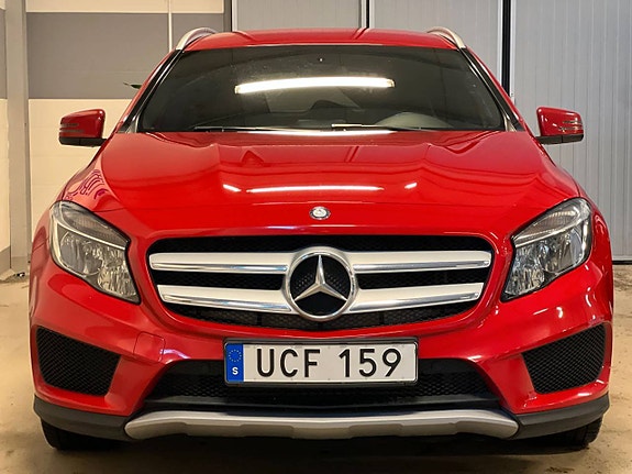 Mercedes-Benz GLA200 8 of 16