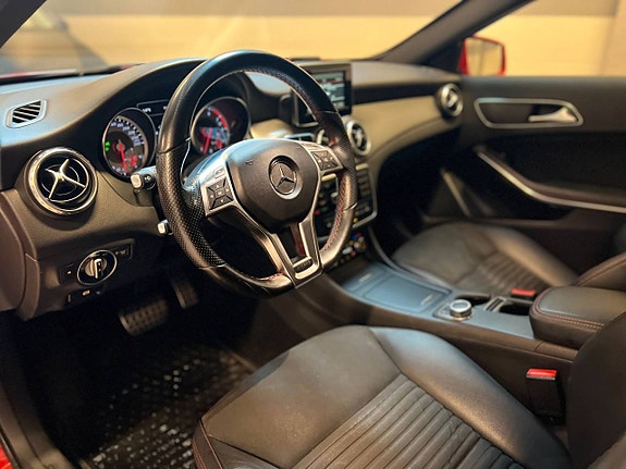 Mercedes-Benz GLA200 10 of 16