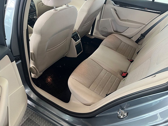 Skoda Octavia 10 of 16