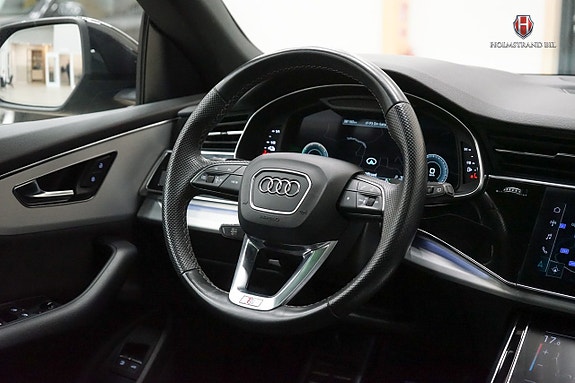 Audi Q8 16 of 27