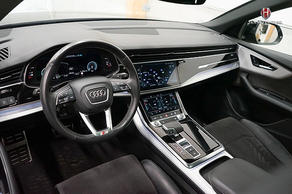 Audi Q8 11 of 27