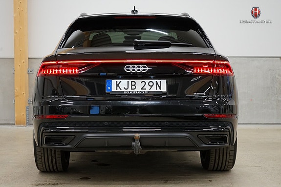Audi Q8 6 of 27