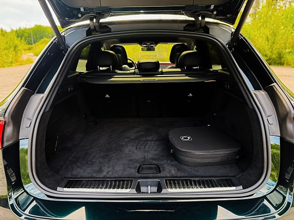 Mercedes-Benz EQE500 SUV 18 of 26