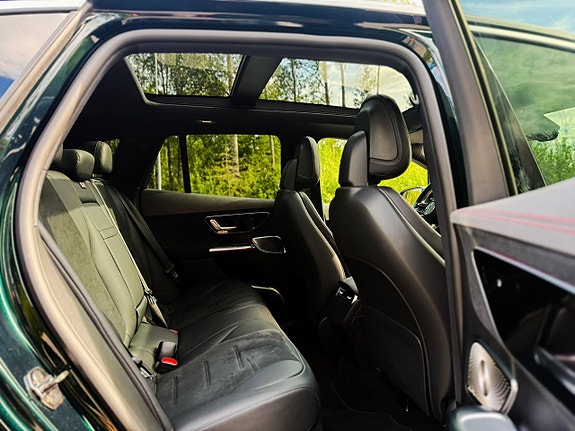 Mercedes-Benz EQE500 SUV 17 of 26