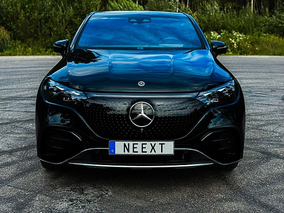 Mercedes-Benz EQE500 SUV 8 of 26