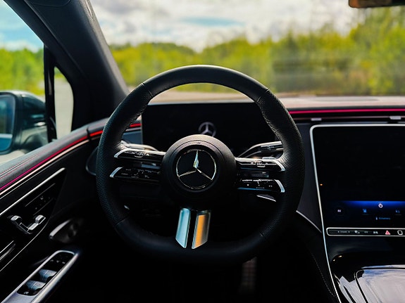 Mercedes-Benz EQE500 SUV 19 of 26
