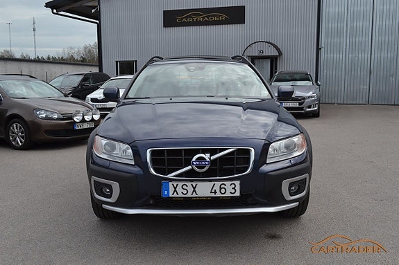 Volvo XC70 2 of 15