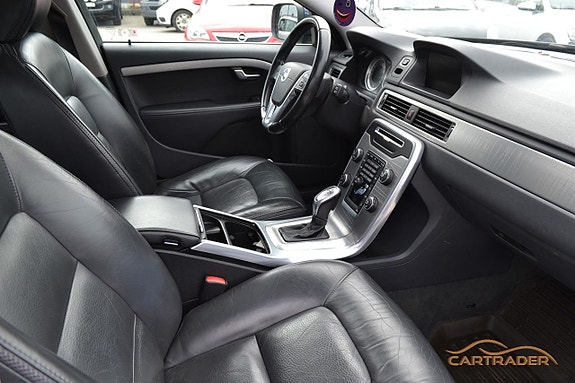 Volvo XC70 11 of 15