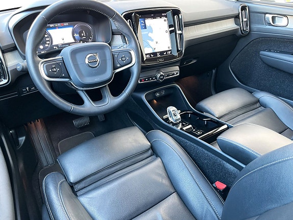 Volvo XC40 4 of 5