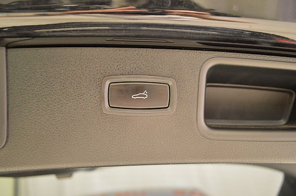 Porsche Macan 17 of 17