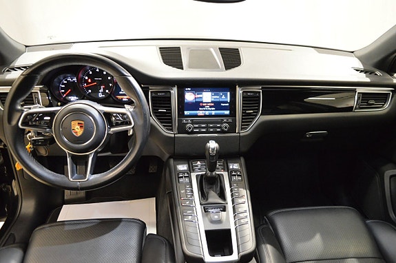 Porsche Macan 9 of 17