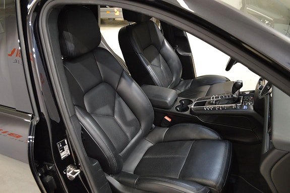 Porsche Macan 10 of 17