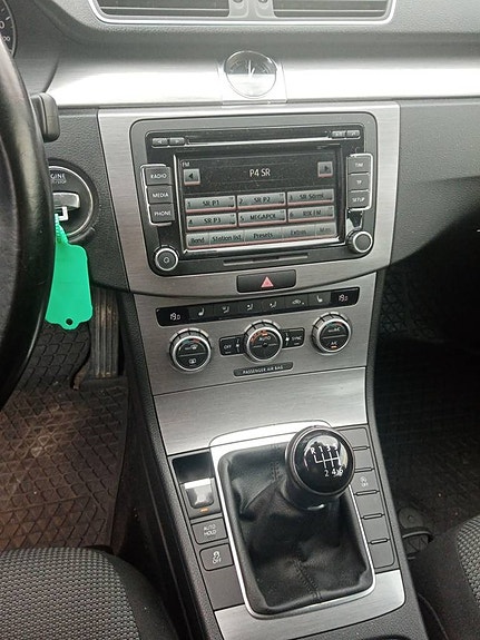 Volkswagen Passat 9 of 18