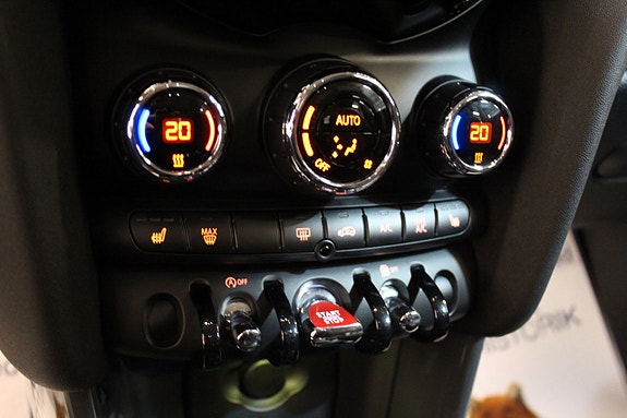 MINI Cooper 16 of 24