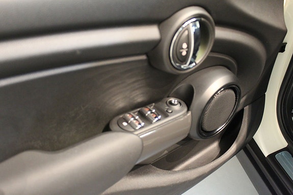 MINI Cooper 19 of 24