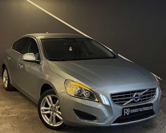 Volvo S60 3 of 5