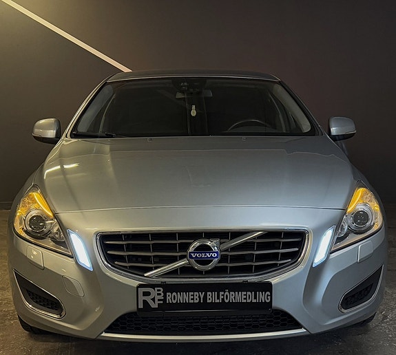 Volvo S60 2 of 5