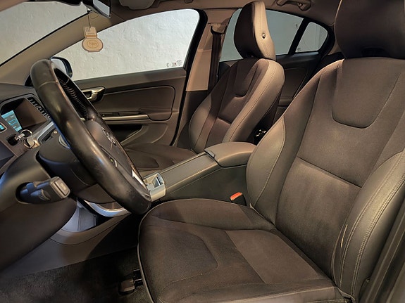 Volvo S60 11 of 19