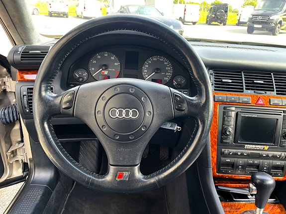 Audi S8 13 of 24