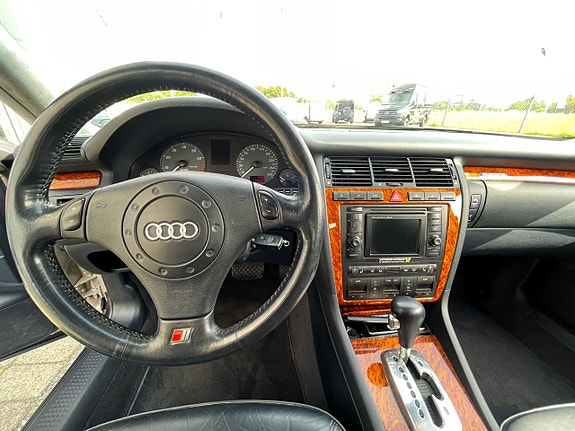 Audi S8 12 of 24