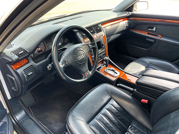 Audi S8 10 of 24