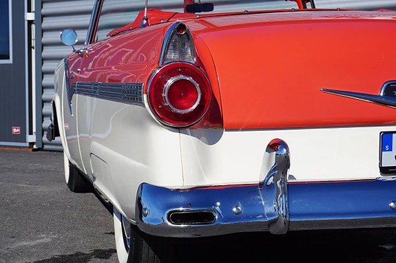 Ford Fairlane 16 of 27