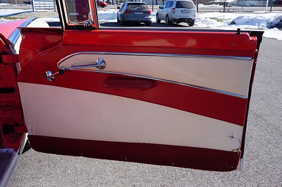 Ford Fairlane 22 of 27