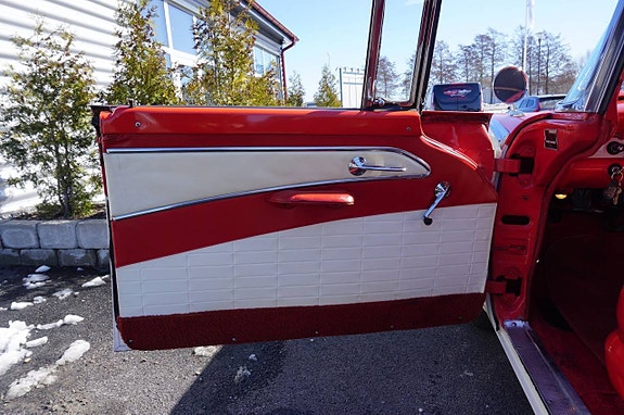 Ford Fairlane 18 of 27