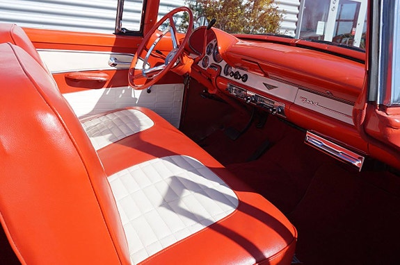 Ford Fairlane 23 of 27